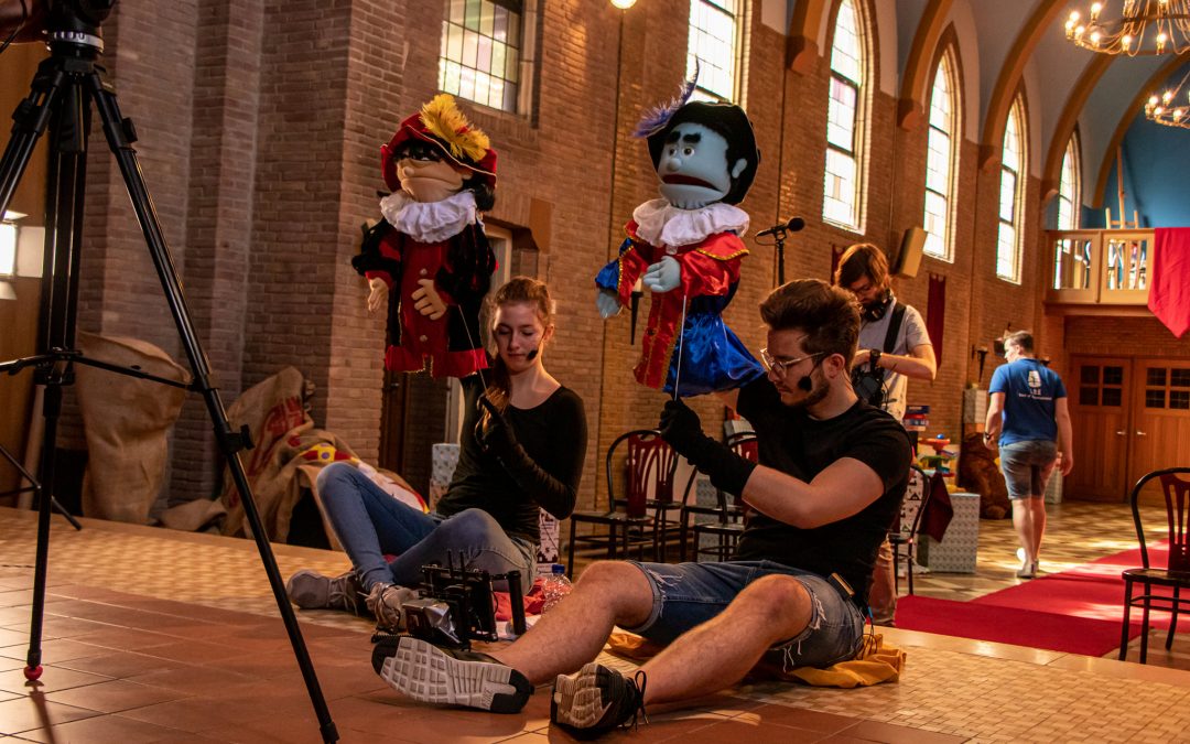 De Staff van Sinterklaas & Het Mysterie van De Kroonluchter (2020)